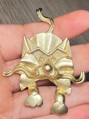 Vintage Abstract Cat Brooch 1970s Gold Tone 3D Cat Pin 2.25”